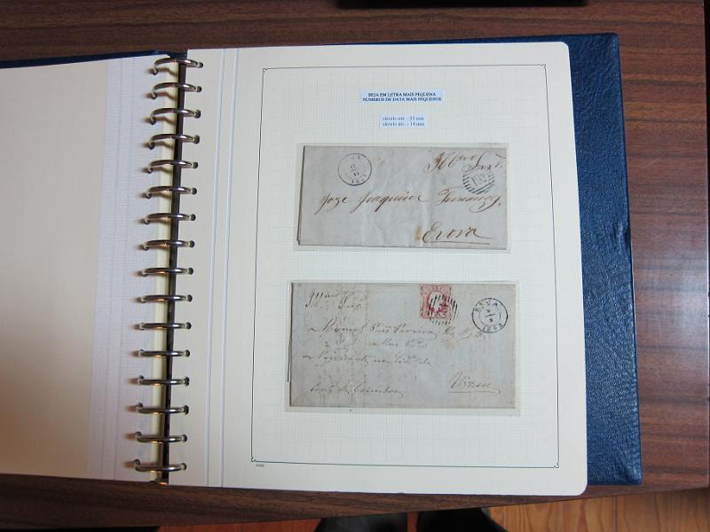 0019 (21).JPG -     Lote:    19      Marcofilia      Lotes Especiais       Descrição:         Portugal. Colecção especializada de carimbos de duplo círculo, tipo 1852, montada em 4 álbuns Lindner, com selos de diversas emissões e cartas, com estudo minucioso de cada marca. Lote a ver.         Lote       Valor Base:     &euro; 2.500,00     Valor Venda:     Retirado     